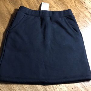 NWT! Uniqlo Kids Size 9-10 black skirt. W/pockets!
